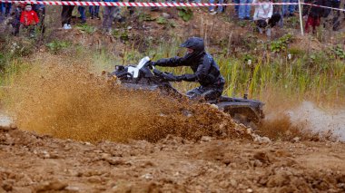 Moskova Bölgesi, Rusya - 28.09.2019: Otomobil Biatlon 'daki ilk yarışmalar 