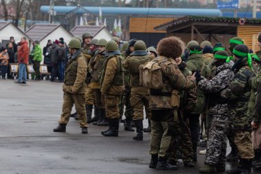 Moskova Bölgesi, Rusya - 07.12.2019: Sergiev Posad 'daki iç birliklerin kıdemli askerleri tarafından Grozny' ye yapılan saldırının yeniden inşası