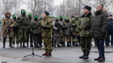 Moskova Bölgesi, Rusya - 07.12.2019: Sergiev Posad 'daki iç birliklerin kıdemli askerleri tarafından Grozny' ye yapılan saldırının yeniden inşası