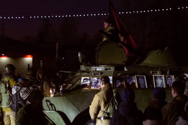 Moskova Bölgesi, Rusya - 07.12.2019: Sergiev Posad 'daki iç birliklerin kıdemli askerleri tarafından Grozny' ye yapılan saldırının yeniden inşası