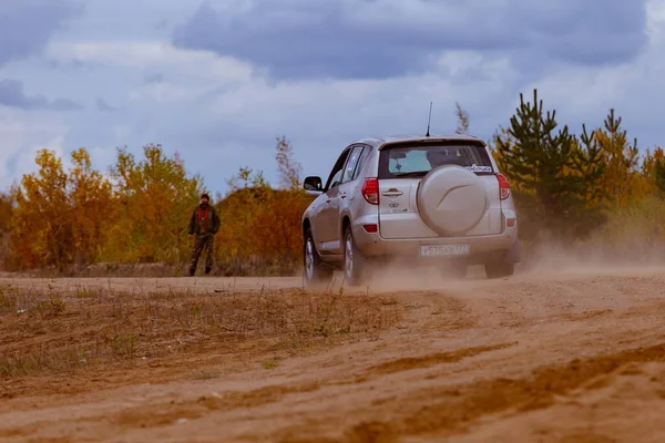 Moskova Bölgesi, Rusya - 28.09.2019: Otomobil Biatlon 'daki ilk yarışmalar 