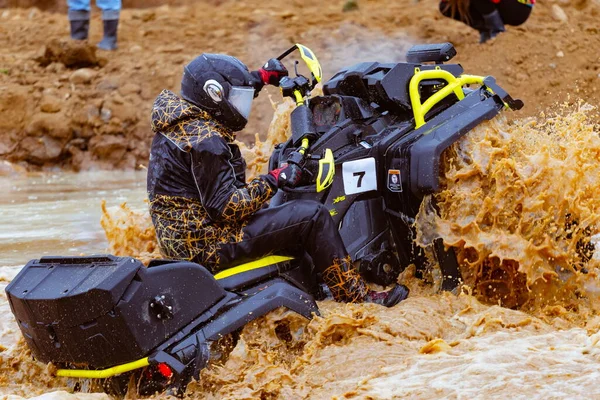 Moskova Bölgesi, Rusya - 28.09.2019: Otomobil Biatlon 'daki ilk yarışmalar 