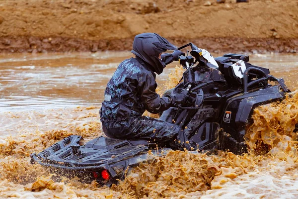 Moskova Bölgesi, Rusya - 28.09.2019: Otomobil Biatlon 'daki ilk yarışmalar 