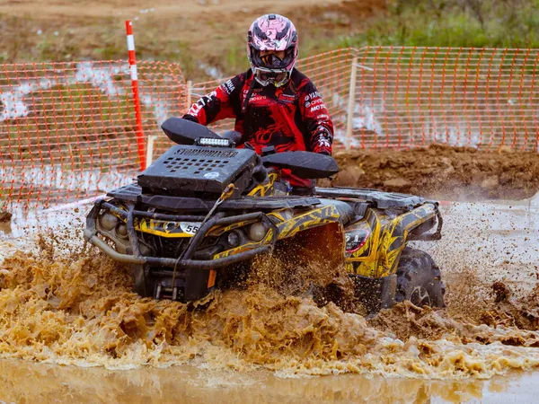 Moskova Bölgesi, Rusya - 28.09.2019: Otomobil Biatlon 'daki ilk yarışmalar 