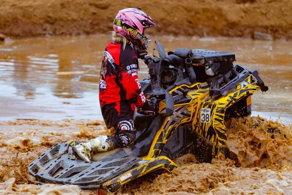 Moskova Bölgesi, Rusya - 28.09.2019: Otomobil Biatlon 'daki ilk yarışmalar 