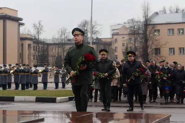 モスクワ ロシア 2019 一般ヴィクトルZolotov ロシア連邦国家警備隊の連邦サービスディレクターは 義務の行で死亡したRosgvardia従業員の家族と会いました — ストック写真