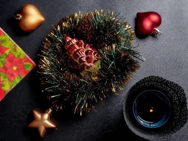 Τσάι Μέλι Κερί Κανέλα Αστεροειδής Γλυκάνισος Στο Χριστουγεννιάτικο Τραπέζι — Φωτογραφία Αρχείου