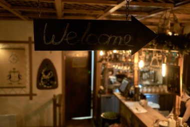 Voronezh, Rusya - 24,12,2021: Aralık ayının sonundan beri, insanlar Yeni Yıl tatillerinin uçurumuna batmış durumdalar