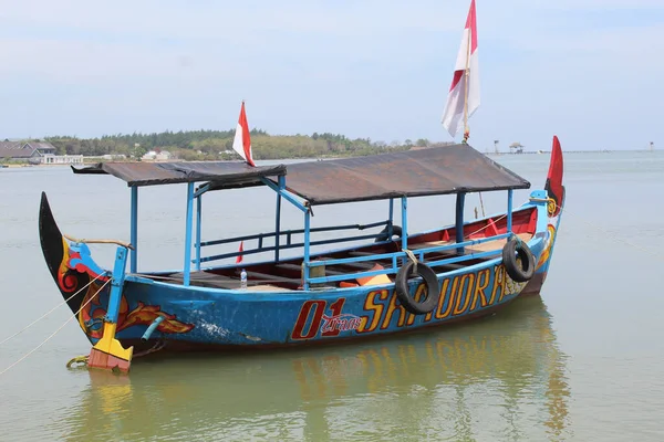Blue Traditional Fishing Boat Leaning Teluk Awur Beach Indonesian Flag — Stock Photo, Image