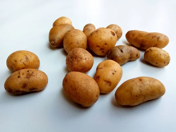 Batatas Para Bebés Não Descascadas Não Cozidas Solanum Tuberosum Isoladas — Fotografia de Stock
