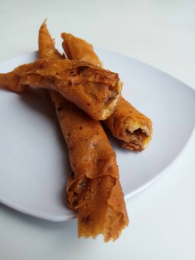 Kızarmış muz çikolatalı karamel, Endonezya 'da popüler ve ucuz atıştırmalıklar. Tatlı ve çıtır çıtır