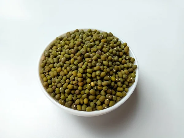 Mung Beans Vigna Radiata Kom Geïsoleerd Witte Achtergrond — Stockfoto