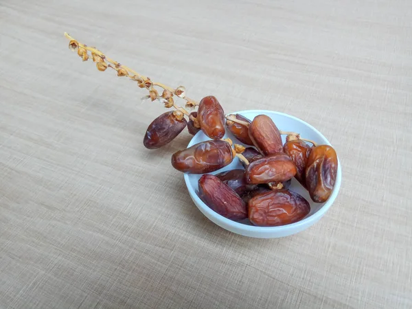 Deglet Nour Dates Royal Dates Dates Fruits Phoenix Dactylifera Attached — Stock Photo, Image