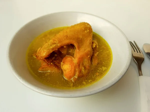 Kokosmilch Mit Kurkuma Geschmortes Hühnchen Indonesisches Essen Namens Opor Ayam — Stockfoto