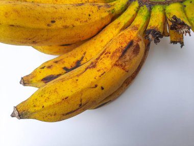 AAB grubundan bir tarak raja veya pisang raja veya Musa paradisiaca. Beyaz arkaplanda izole edilmiş