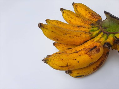 AAB grubundan bir tarak raja veya pisang raja veya Musa paradisiaca. Beyaz arkaplanda izole edilmiş