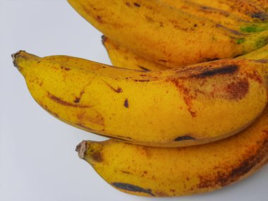 AAB grubundan bir tarak raja veya pisang raja veya Musa paradisiaca. Beyaz arkaplanda izole edilmiş