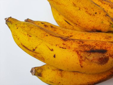 AAB grubundan bir tarak raja veya pisang raja veya Musa paradisiaca. Beyaz arkaplanda izole edilmiş