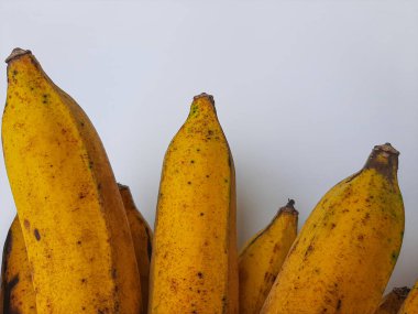 AAB grubundan bir tarak raja veya pisang raja veya Musa paradisiaca. Beyaz arkaplanda izole edilmiş