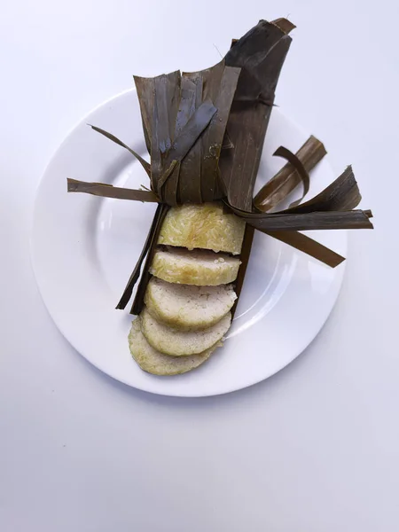 Lontong Indonéský Pokrm Vyrobený Lisovaného Rýžového Koláče Formě Válce Zabaleného — Stock fotografie