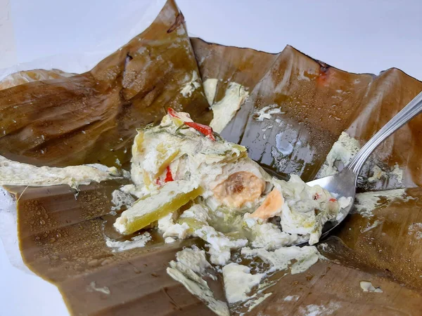 Botok Telur Asin Indonesisk Mat Tillverkad Strimlad Kokosnöt Kött Och — Stockfoto