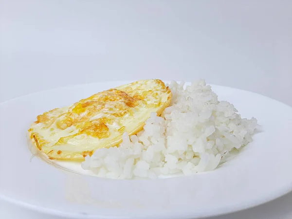 Смажене Яйце Або Переварене Сонячна Сторона Вгору Подається Білим Рисом — стокове фото