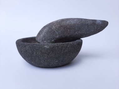 Taş havan ve tokmak, beyaz arkaplanda izole edilmiş.