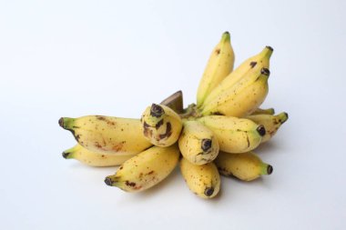 Bir tarak Lady Finger Bananas veya Sugar Bananas veya Fig Bananas veya Date Bananas veya Moses Acuminata. Beyaz arkaplanda izole