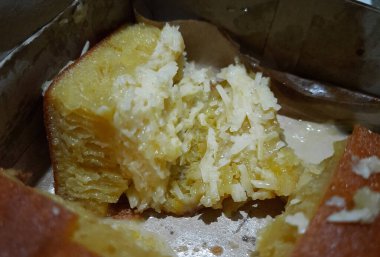 Martabak manis, Endonezya 'dan gelen peynirle dolu kalın katlanmış gözleme. Tatlı tat.