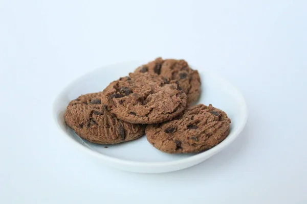 Biscuits Aux Pépites Chocolat Plaque Blanche Intérieure Isolé Sur Fond — Photo