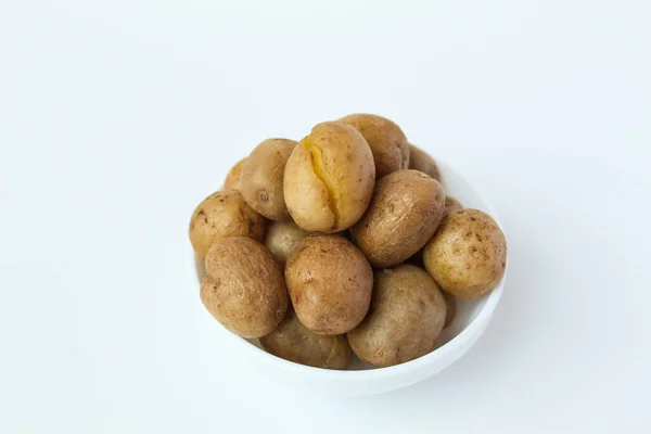 Batatas Bebé Solanum Tuberosum Depois Cozidas Dentro Tigela Branca Isolado — Fotografia de Stock
