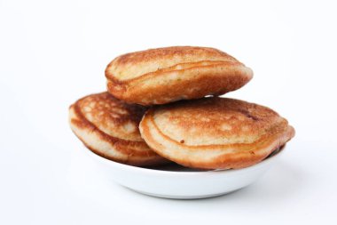 Kue Samir ya da Kamir ya da Khamir, Pemalang, Endonezya 'dan geleneksel krep. Arka planda izole edilmiş. Yan görünüm.