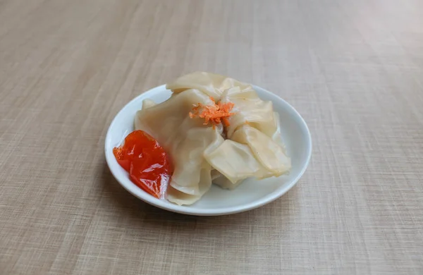 Erschwingliche Version Von Knödeln Mit Einem Kleinen Päckchen Sauce — Stockfoto