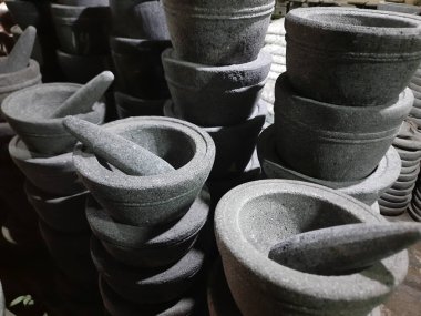 Taş harç ve tokmak yığını