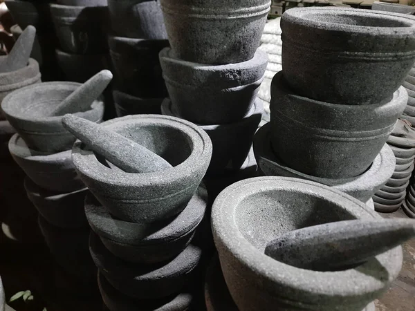 Taş harç ve tokmak yığını