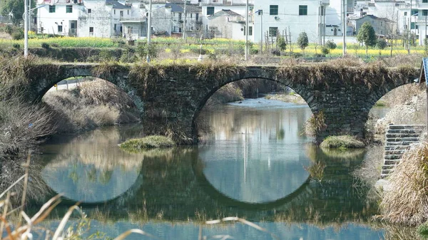 Viejo Puente Piedra Arqueada Hecho Hace Muchos Años Campo China — Foto de Stock