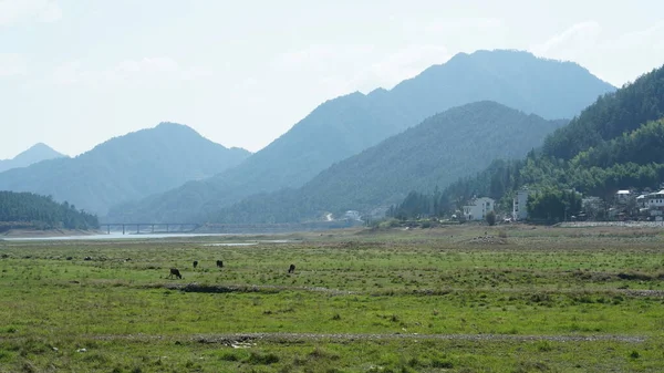 Beautiful Old Traditional Chinese Village View Mountains Located Countryside Southern — Stock Photo, Image