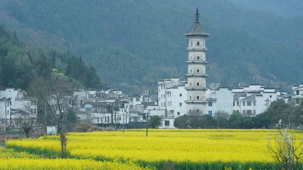 Het Prachtige Oude Traditionele Chinese Dorp Uitzicht Met Bergen Eromheen — Stockfoto