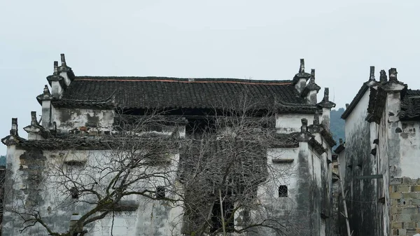 Мальовничому Старовинному Китайському Поселенні Гори Навколо Нього Розкинулись Сільській Місцевості — стокове фото