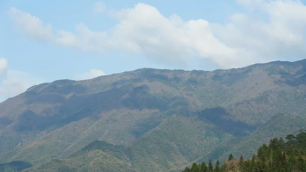 Las Hermosas Montañas Vista Con Bosque Verde Fresco Campo Del — Foto de Stock