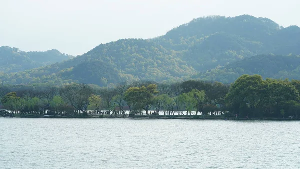 Gyönyörű Tavi Tájak Hangzhou Város Kína Tavasszal Békés Friss Zöld — Stock Fotó