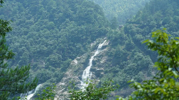 Belle Vue Sur Campagne Avec Cascade Qui Coule Dans Les — Photo