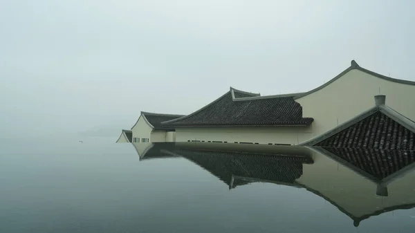 Les Magnifiques Paysages Lacustres Avec Architecture Traditionnelle Chinoise Long Rivage — Photo