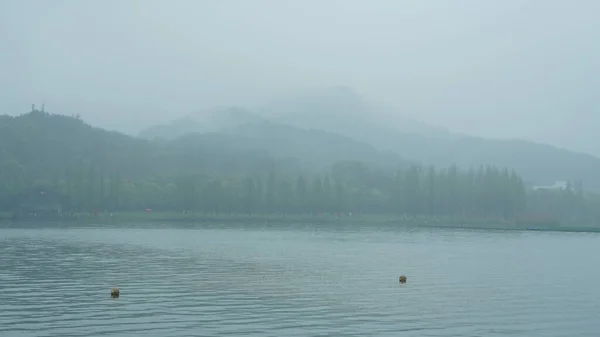 Los Hermosos Paisajes Del Lago Con Arquitectura Tradicional China Largo — Foto de Stock
