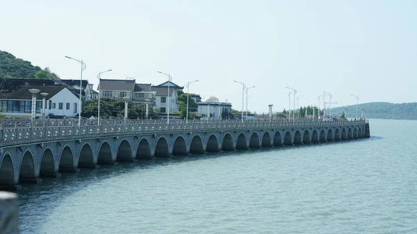 Los Hermosos Paisajes Del Lago Con Arquitectura Tradicional China Largo — Foto de Stock