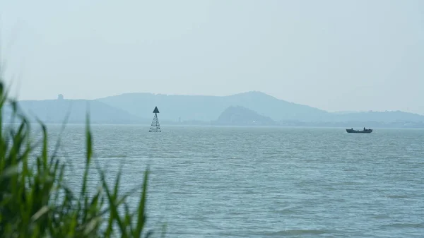 Los Hermosos Paisajes Del Lago Con Arquitectura Tradicional China Largo — Foto de Stock