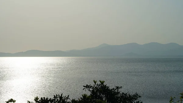 Belas Paisagens Lago Com Belo Céu Por Sol — Fotografia de Stock