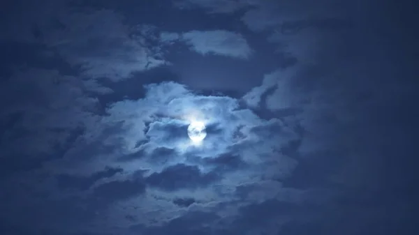 Visão Noturna Lua Com Lua Brilhante Céu Escuro Noite — Fotografia de Stock