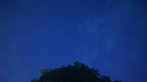 Den Vackra Nattutsikten Med Stjärnorna Den Mörka Himlen Natten — Stockfoto