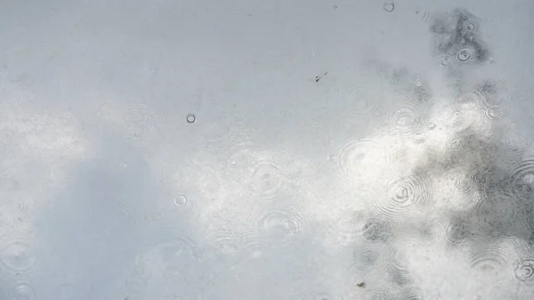 Het Glazen Raam Bedekt Met Regendruppels Waterval Regenachtige Dag — Stockfoto